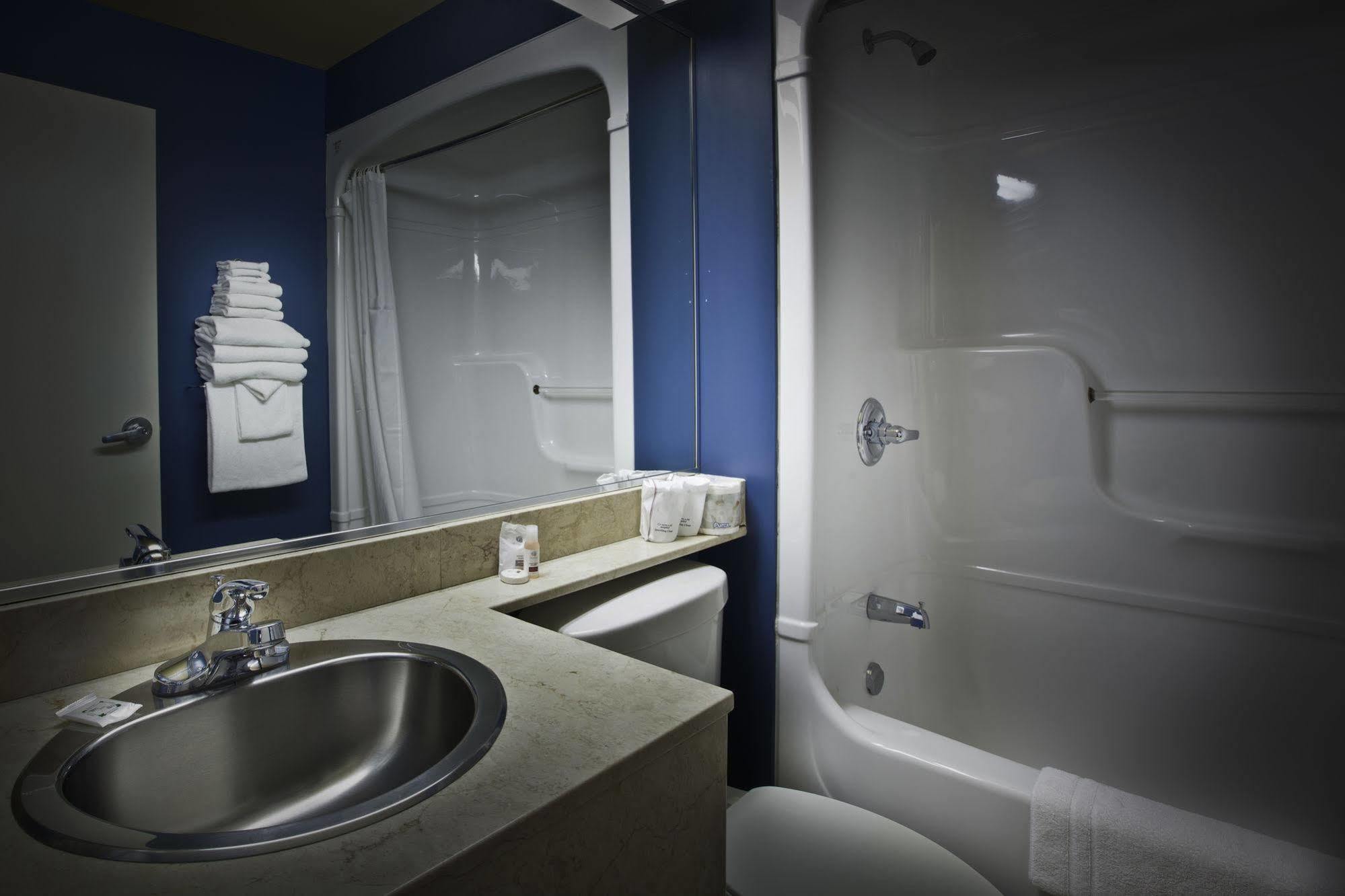 Repotel Aeroport Quebec Bagian luar foto